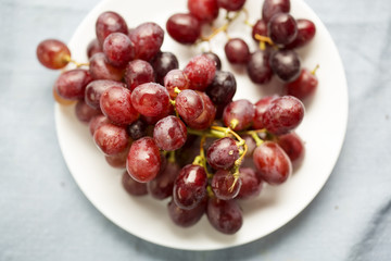 Red grapes on plate 