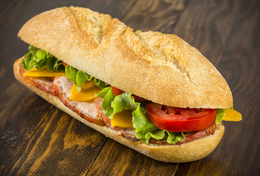 Bocadillo de lomo y queso