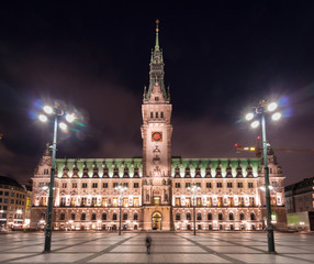Fototapeta premium Town hall of Hamburg in Germany during twilight,