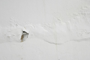 Excessive moisture can cause mold and peeling paint wall , such as rainwater leaks or water leaks.