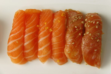 Sushi au saumon