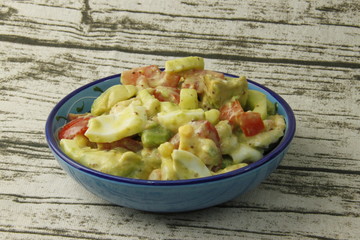 Salade tomate, avocat, œuf