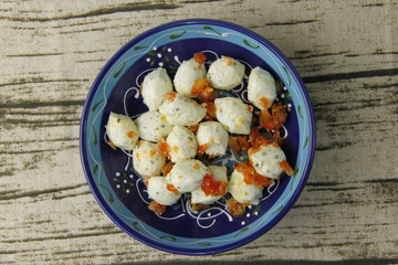 Boules de fromage frais en apéritif