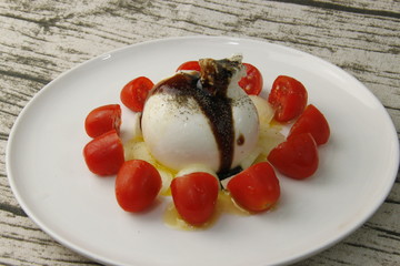 Salade burrata tomates cerises