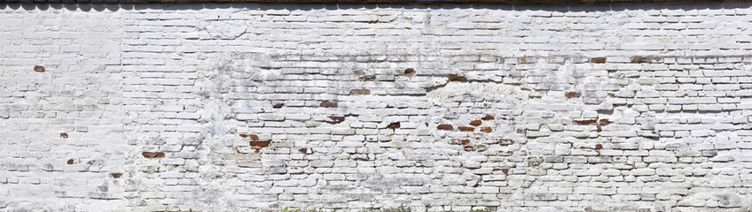Rustikale Ziegelmauer, weiss getüncht