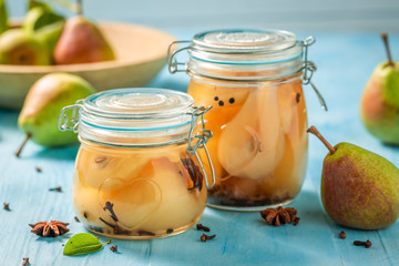 Preparation for fresh pickled pears in summer