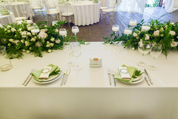 decorating flowers with a wedding celebration