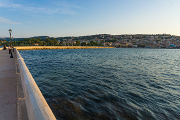 Obraz premium De Bosset bridge on lakeside in Argostoli, Kefalonia, Greece