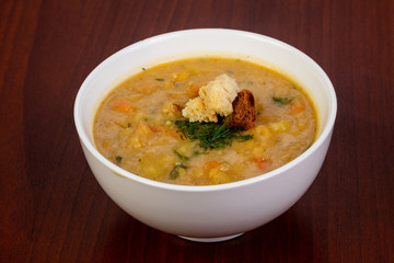Peas soup with bread