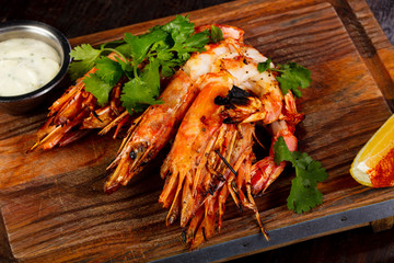 Grilled prawn with cilantro