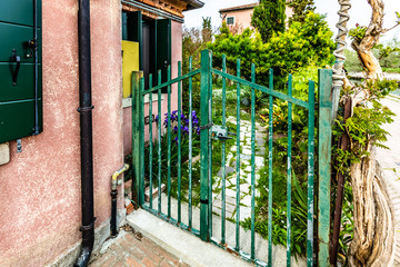 PORTE SUR LE CANAL DE VENISE