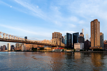 Fototapeta premium New York City / USA - JUL 31 2018: Queensboro Bridge and midtown view from Roosevelt Island at sunrise