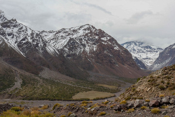 Montaña nevada en cajon del Maipo, Chile