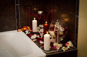 Bath with rose petelas and candles