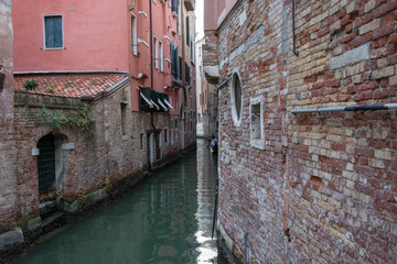 Fototapeta na wymiar Picture of a beautiful water channel in Venice Italy 