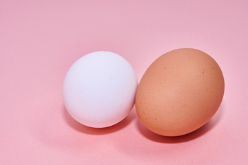 鶏卵　二つ