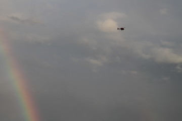 Hélicoptère et Arc-en-ciel.