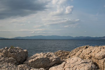 Blick von La Escala auf die Bucht Golf de Roses in Katalonien