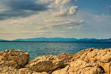 Blick von La Escala auf die Bucht Golf de Roses in Katalonien