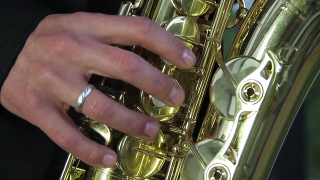 M&uacute;sico tocando saxof&oacute;n