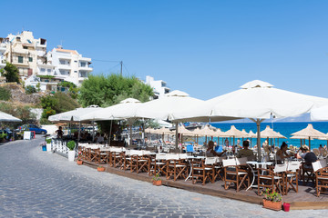 Agios Nikolaos. Street cafe on the beach.