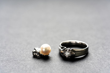 The jewels in the picture are so beautiful. This jewelry is so expensive and valuable that this is usually exchanged each other as a declarations of undying love.