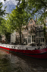 Obraz premium canal view with traditional buildings in Amsterdam, Netherlands