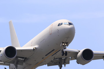 Fototapeta na wymiar ジェット輸送機　ジェット機　輸送機　KC-767　空中給油・輸送機　自衛隊機