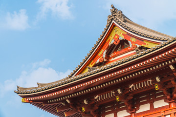 Obraz premium Beautiful architecture building sensoji temple is the famous place for visit in asakusa area