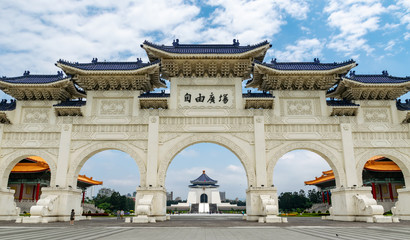 Fototapeta na wymiar Taipei, Taiwan. 28-April-2018. Famous landmark building Chiang Kai-Shek Memorial Hall viewable in the middle of the arches