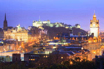Fototapeta na wymiar Edinburgh at dusk