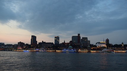 Fototapeta na wymiar Skyline in Hamburg