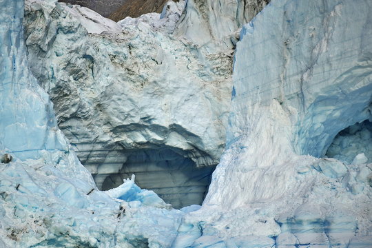 Glaciers have unique shapes and different colors, depending on the angle of incidence of sunlight.
