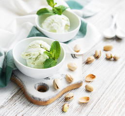 pistachio ice cream and mint