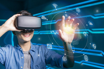 man wear vr showing IoT