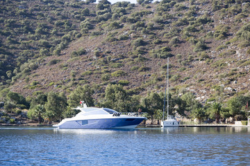 Obraz premium Cyrstal clear turquoise water wtih view