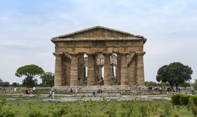 Fototapeta na wymiar The temple of Nettuno, ruins of Paestum