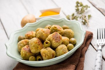vegetarian meatballs with potatoes tumeric and green olives