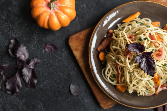 Autumn pasta with pumpkin and bacon