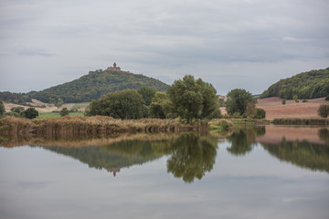 Fototapeta na wymiar Landschaft mit Burg