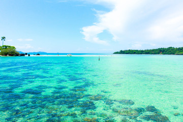 Obraz na płótnie Canvas Beauty Blue island with blue sky in thailand