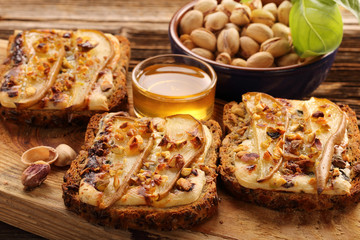 Grilled blue cheese sandwich with pears pistachios and honey
