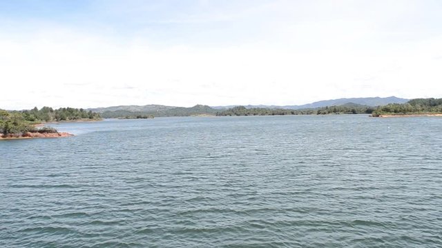 mar acu&aacute;tico oc&eacute;ano cielo rio zul naturaleza paisaje agua lancha deporte turismo paseo monta&ntilde;as verde azul  sea water ocean sky river blue nature landscape water boat sport tourism ride mountains gree