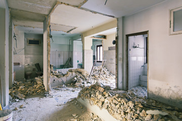 Apartment not renovated, room before renovation