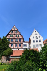 Fototapeta na wymiar Denkmalgeschützte Wohnhäuser in Ulm an der Donau