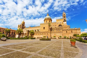 Fotobehang Uitzicht op de gevel van de kathedraal van Palermo © lapas77
