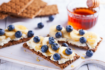 Healthy sandwiches with berry