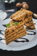 Dessert honey cake