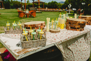 Drinks and refreshments during a wedding.