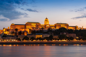 Obraz na płótnie Canvas Panoramic view of Budapest at twilight